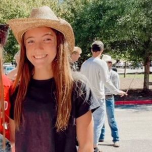 Meet your Posher, Ava